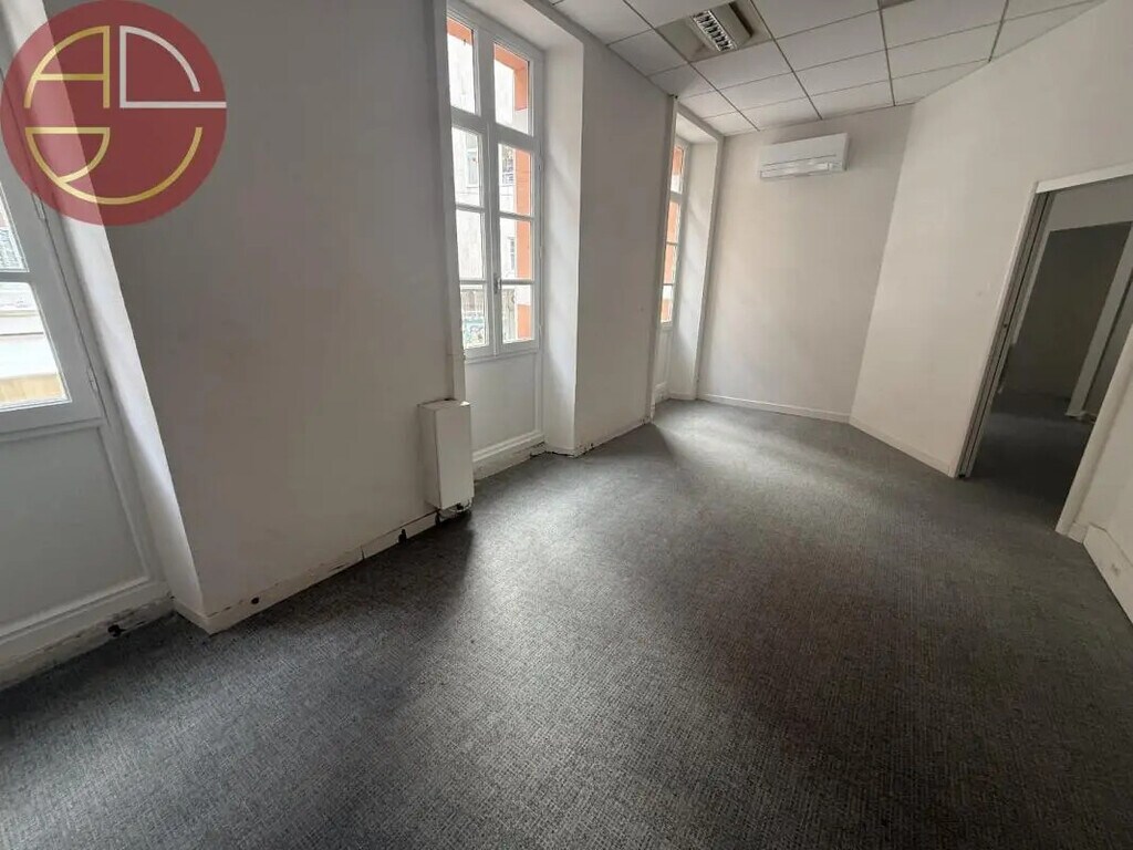 Location Bureaux 180 m² - Photo 1