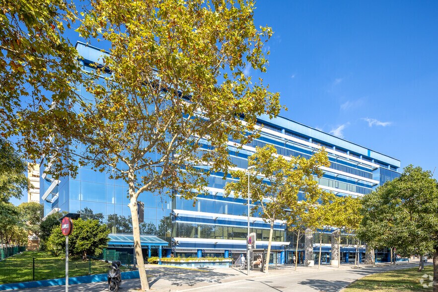 Avinguda dels Vents, 9-13, Badalona, Barcelona for sale - Building Photo - Image 2 of 16