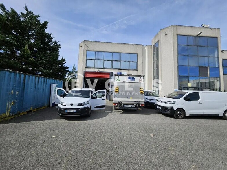 Light Industrial in Vitry-sur-Seine to rent - Building Photo - Image 1 of 18
