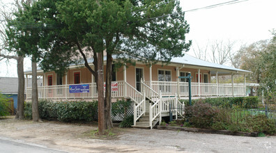 909 Hall St, Seabrook, TX for rent Primary Photo- Image 1 of 4