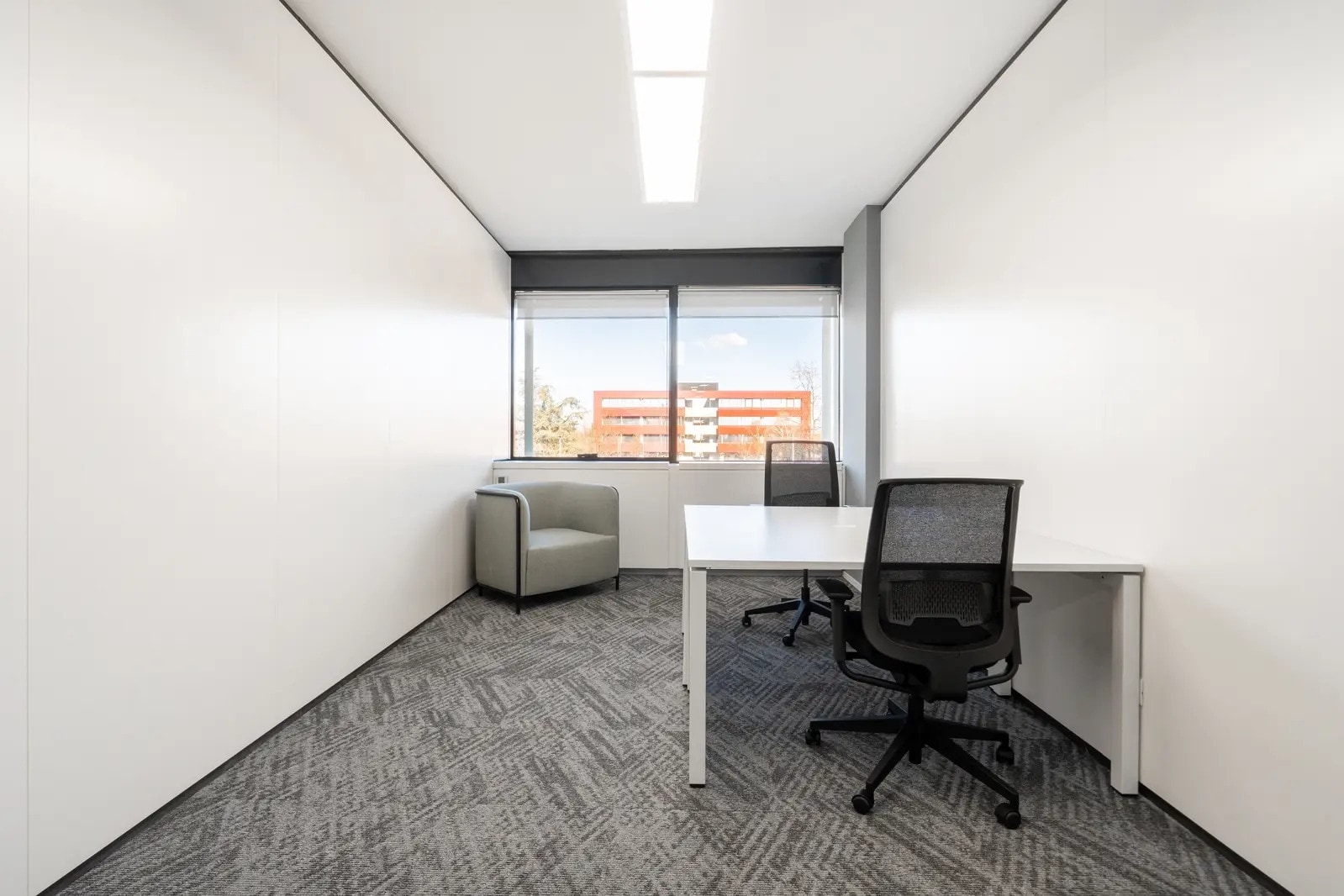 Office in Colombier-Saugnieu to rent Building Photo- Image 1 of 11