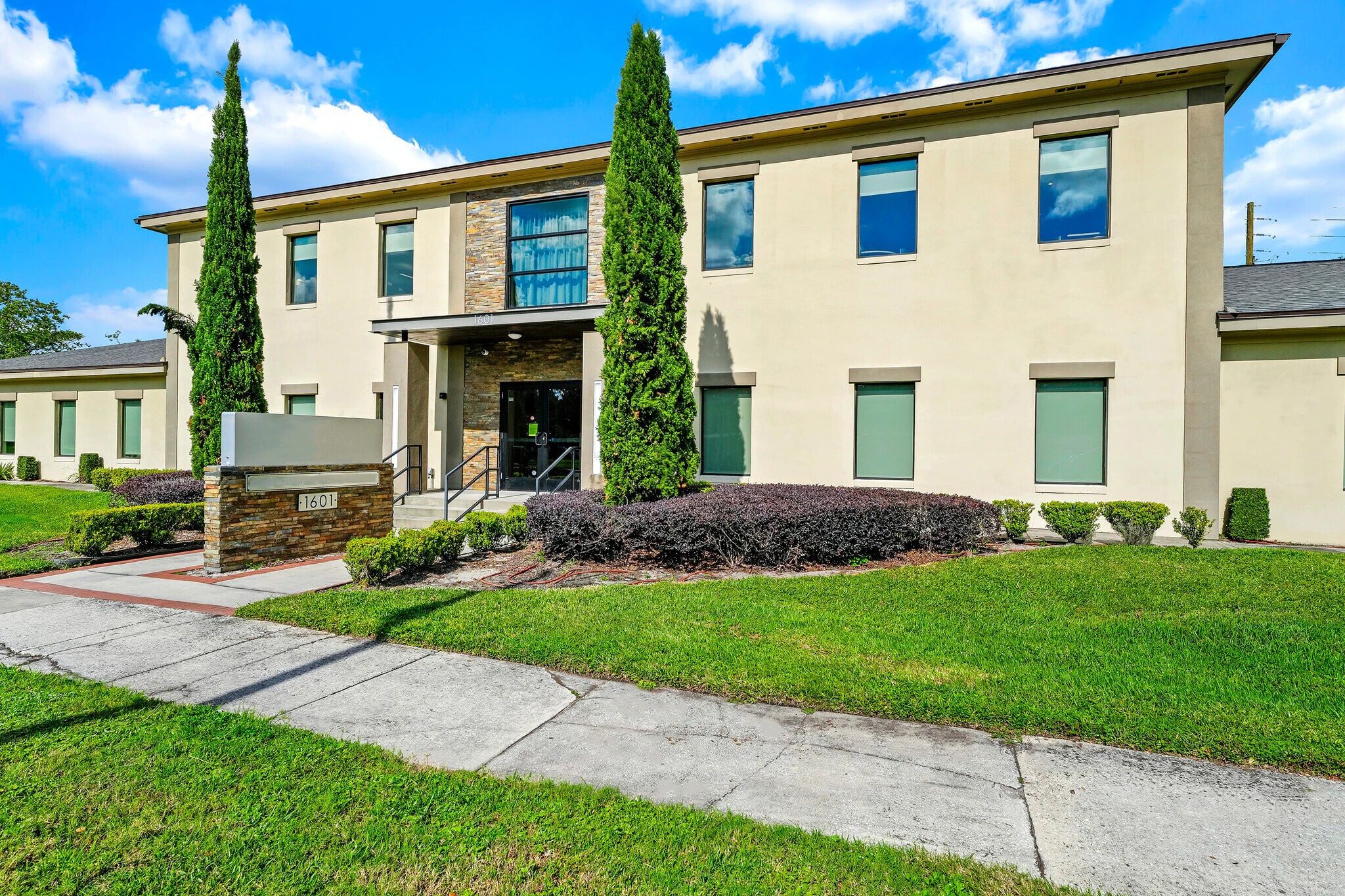 1601 W Colonial Dr, Orlando, FL to rent Building Photo- Image 1 of 15