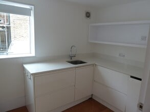 6 Electric Para, Surbiton to rent Interior Photo- Image 2 of 4