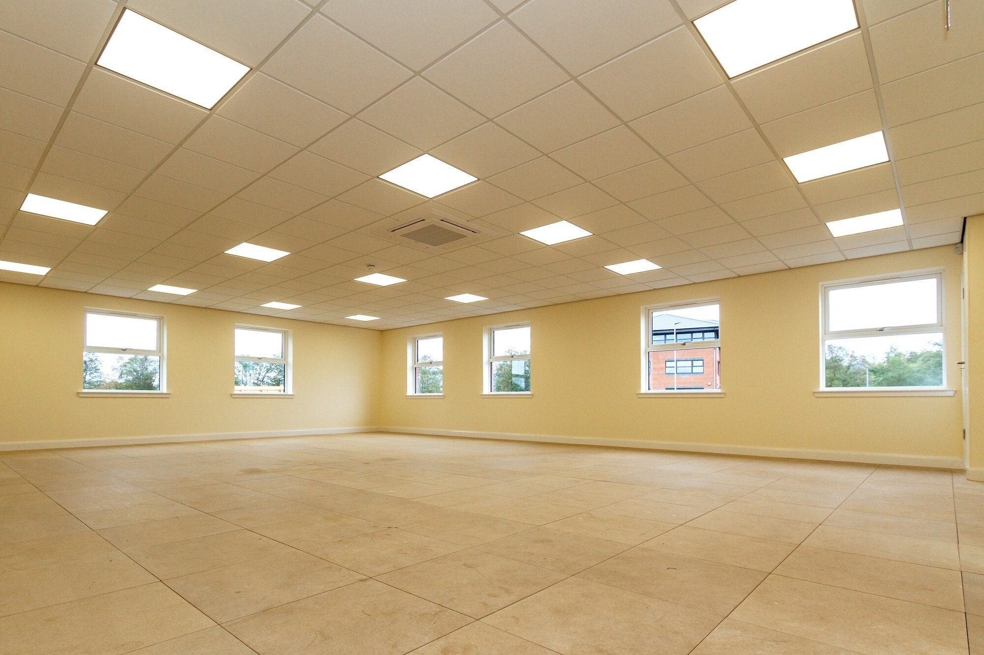 Unit 9/10 Annan Rd, Dumfries to rent Interior Photo- Image 1 of 2