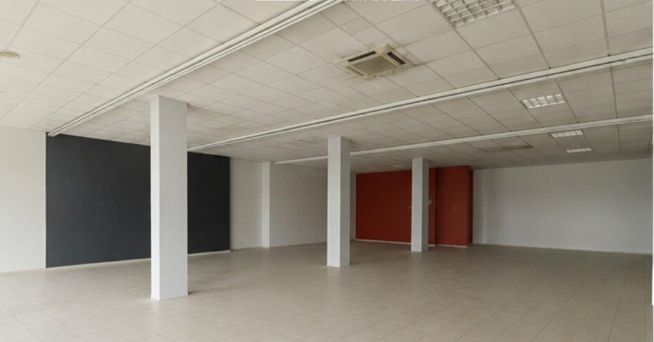 Retail in Marseille to rent - Interior Photo - Image 3 of 4