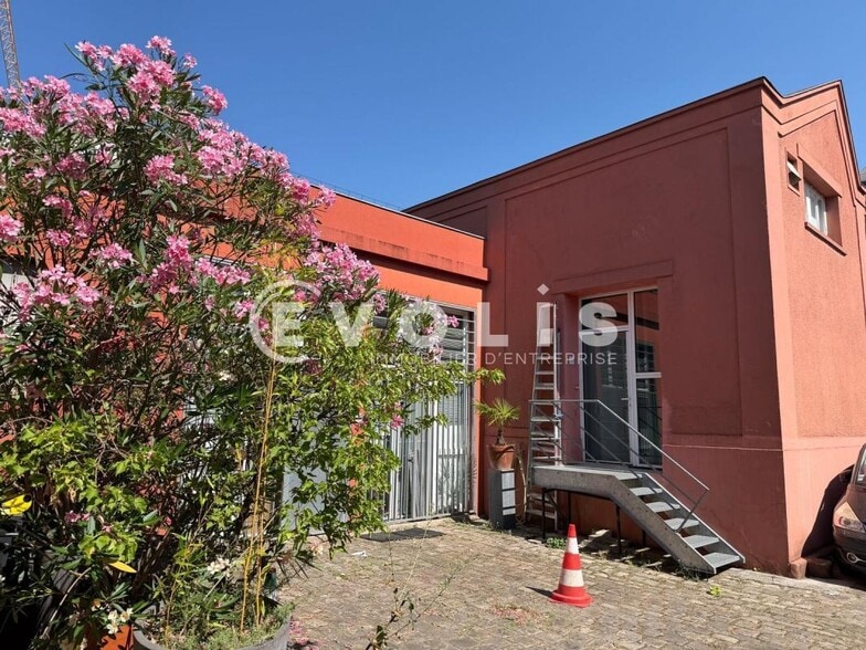 Light Industrial in Arcueil to rent - Building Photo - Image 1 of 10