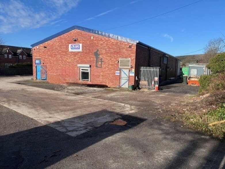 2 Henderson St, Littleborough to rent - Building Photo - Image 2 of 3