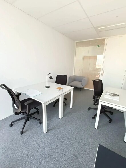 Office in to rent - Interior Photo - Image 3 of 10