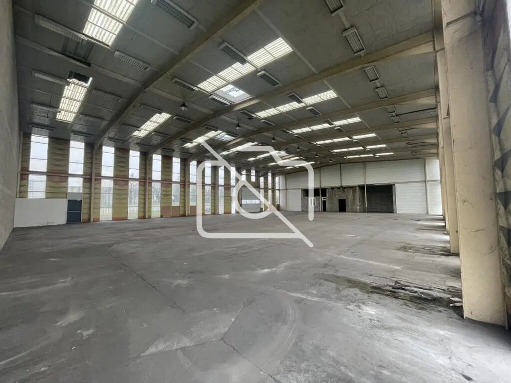 Location Entrepôt 980 m² - Photo 1