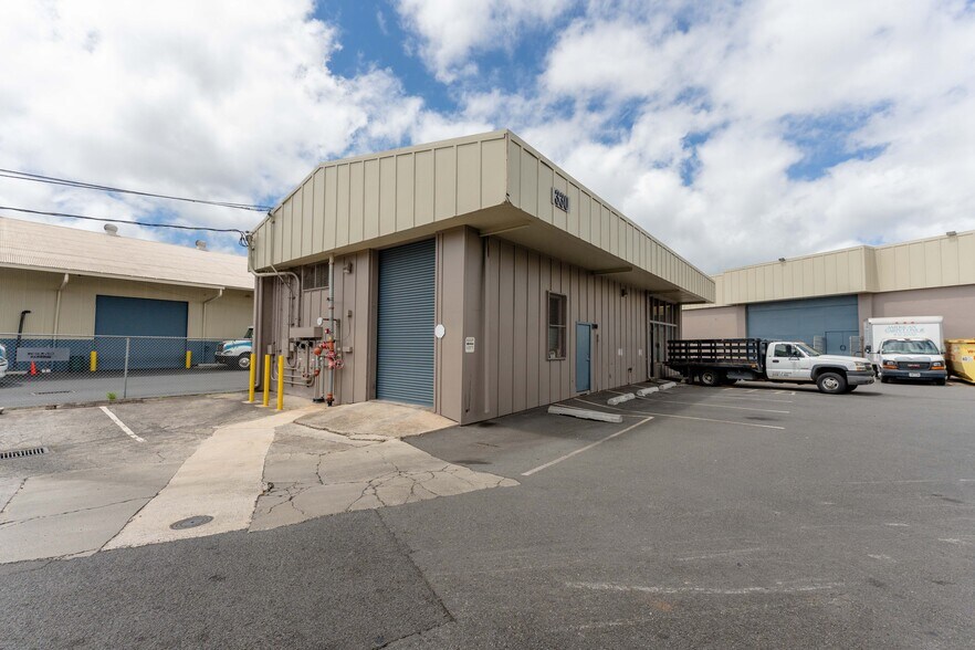 2290 Alahao Pl, Honolulu, HI to rent - Building Photo - Image 2 of 36