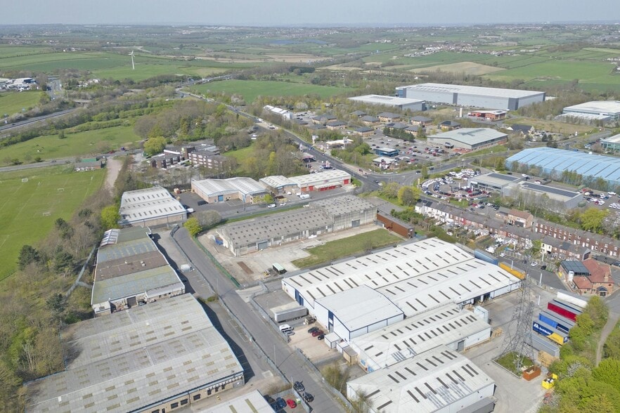 Roundwood Park, Ossett to rent - Aerial - Image 3 of 6