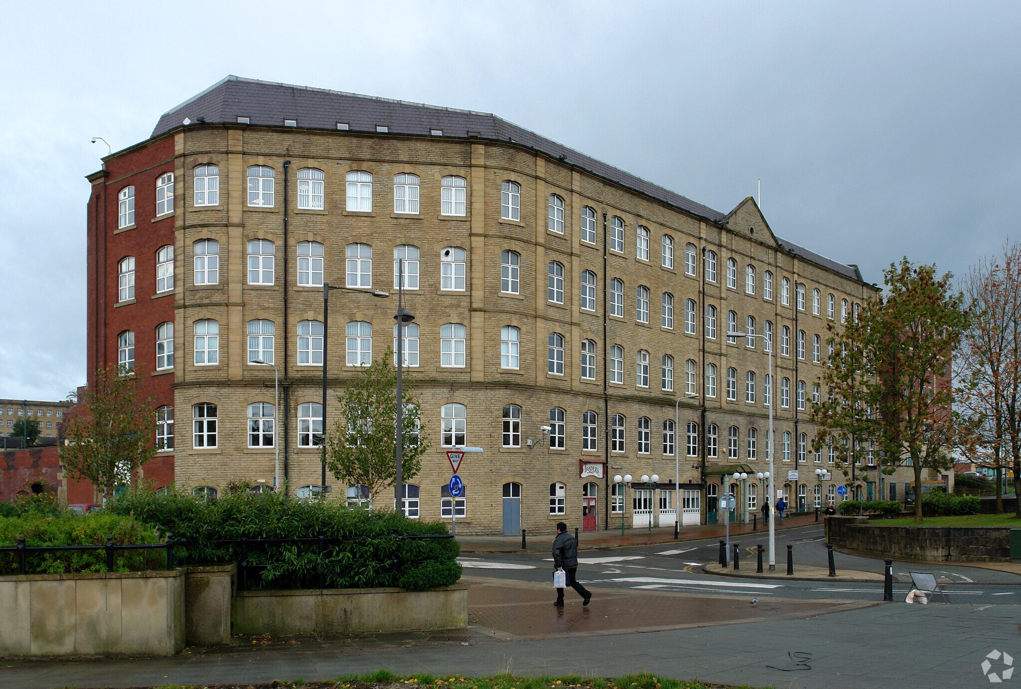 St. James Sq, Accrington to rent Building Photo- Image 1 of 6