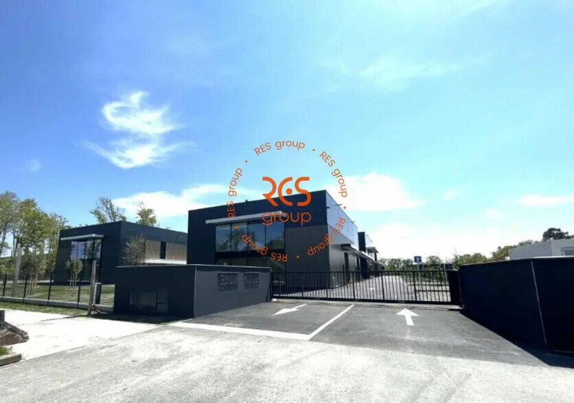 Light Industrial in Mérignac to rent - Building Photo - Image 1 of 10