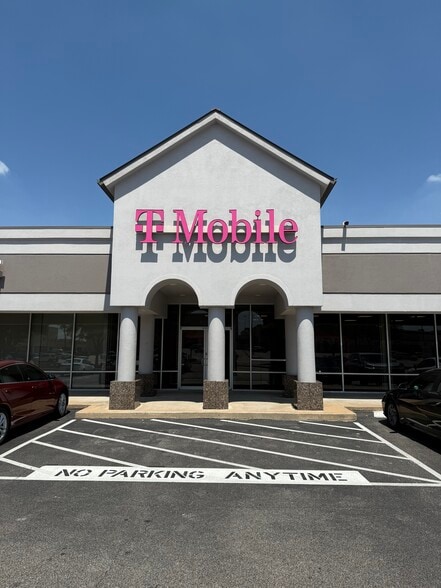 4738-4938 Beechnut St, Houston, TX to rent - Building Photo - Image 2 of 14