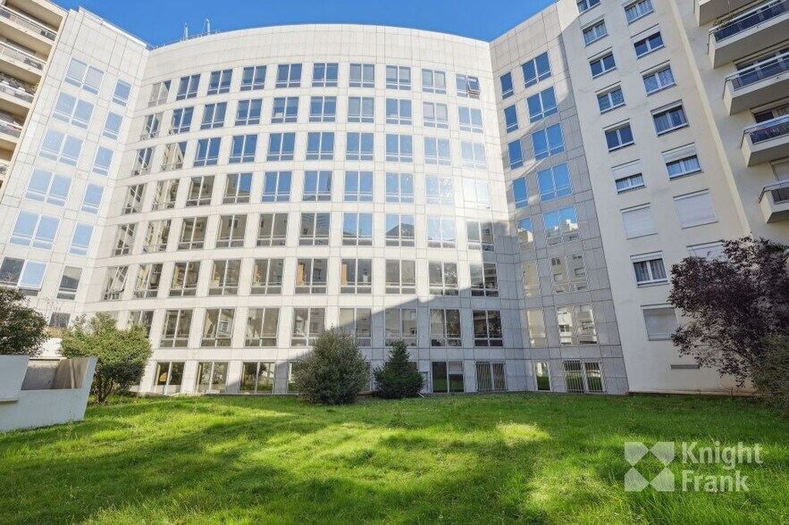 1 Place Victor Hugo, Courbevoie to rent - Building Photo - Image 1 of 9