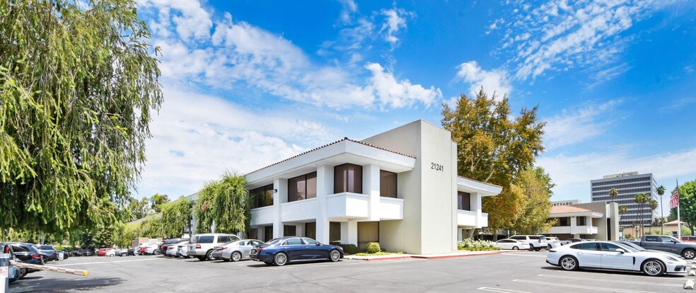 21243 Ventura Blvd, Woodland Hills, CA for rent - Building Photo - Image 1 of 6