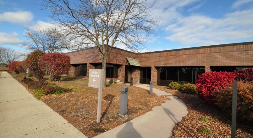 11900 W Lake Park Dr, Milwaukee, WI for rent - Building Photo - Image 1 of 3