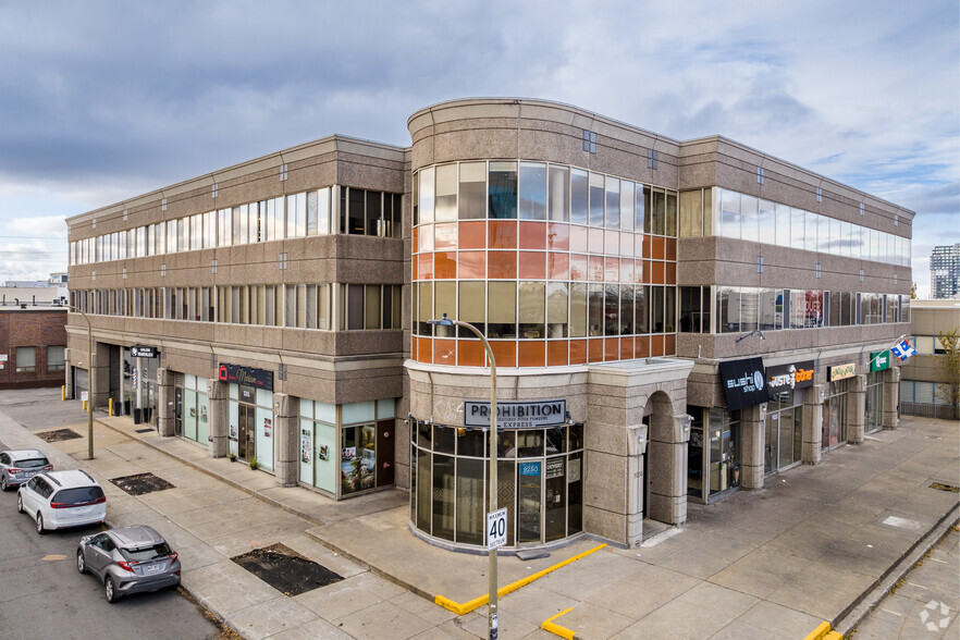 9250-9256 Boul de l'Acadie, Montréal, QC for rent - Building Photo - Image 1 of 4