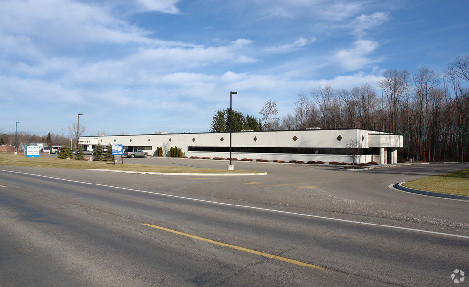 2500 N Elms Rd, Flint, MI for sale - Building Photo - Image 2 of 3