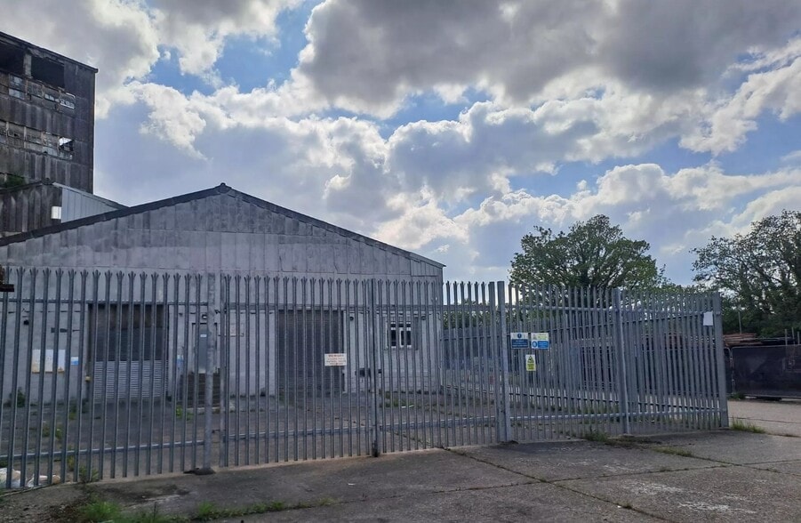 Shoreham Rd, Upper Beeding to rent - Building Photo - Image 3 of 5