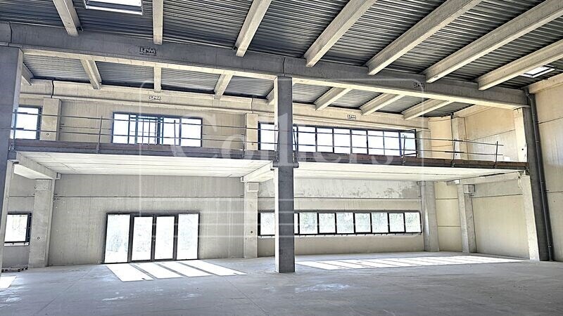 Light Industrial in La Ciotat to rent - Interior Photo - Image 2 of 7