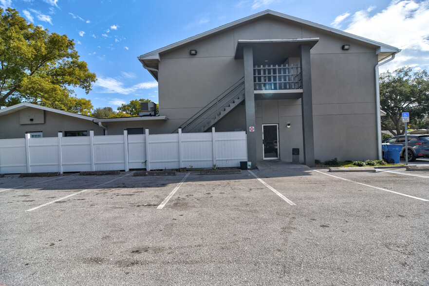 380 Fulton Dr SE, Largo, FL for rent - Building Photo - Image 3 of 40