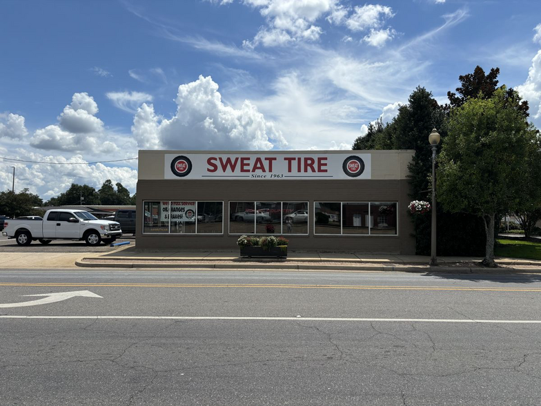 NNN Portfolio Tire & Auto repair stores portfolio of 4 properties for sale on LoopNet.co.uk - Building Photo - Image 1 of 26