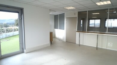 Impasse Du Serpolet, La Ciotat to rent Interior Photo- Image 2 of 5