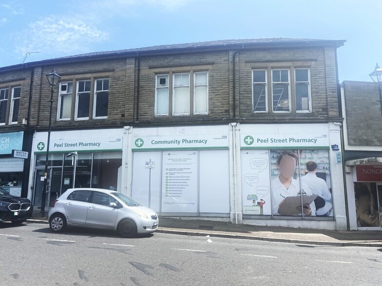 13-17 Peel St, Accrington to rent - Primary Photo - Image 1 of 1