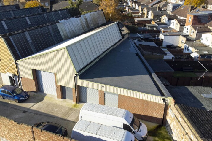 Harlington Rd, Southall to rent Primary Photo- Image 1 of 2