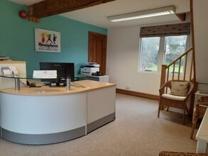 Broadway Road, Lightwater to rent Interior Photo- Image 1 of 6