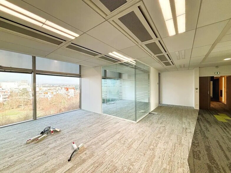 Office in Massy to rent - Interior Photo - Image 3 of 14