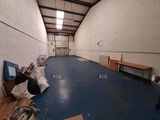 Location Local d'activités 176 m²