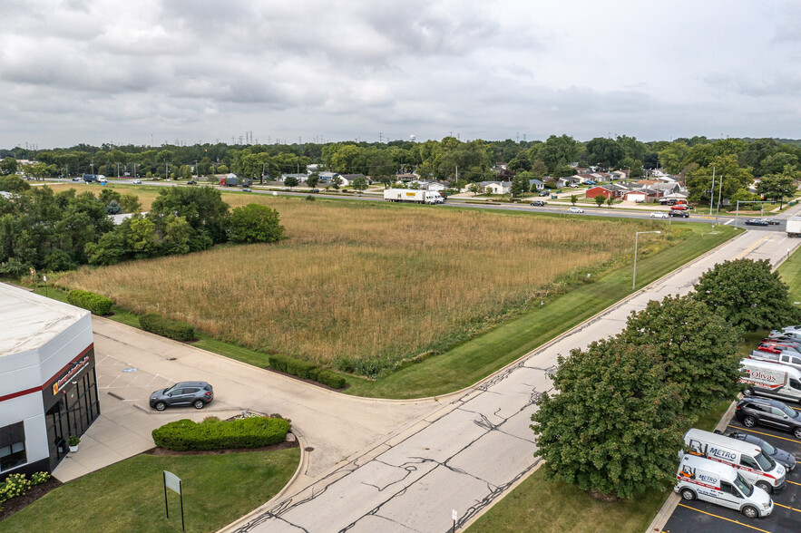 33 E Belmont Dr, Romeoville, IL for sale - Aerial - Image 2 of 7