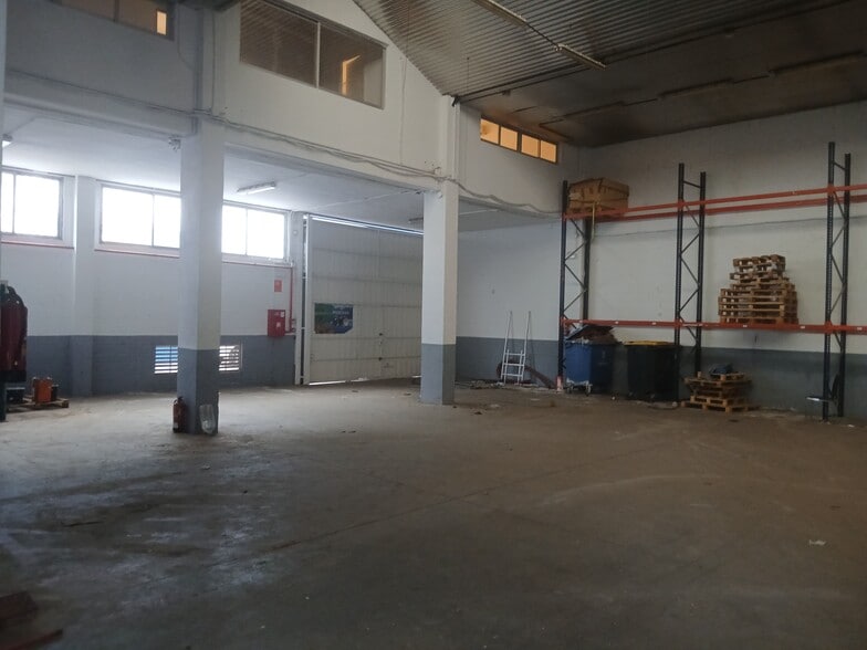 Industrial in Madrid, Madrid to rent - Building Photo - Image 1 of 5