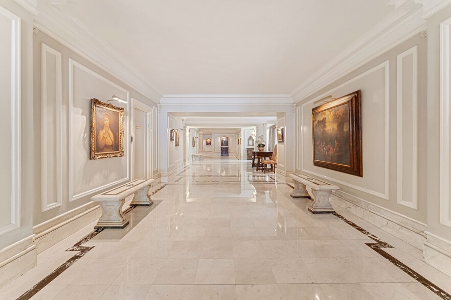 815 Park Ave, New York, NY for sale - Interior Photo - Image 3 of 4