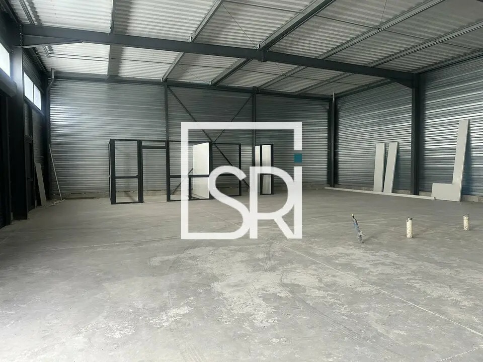 Location Entrepôt 350 m² - Photo 1