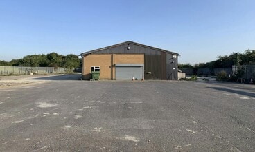 Unit 21, Enstone Business Park, Chipping Norton,, Enstone to rent Building Photo- Image 2 of 3