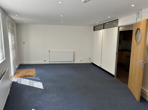 Bective Pl, London to rent Interior Photo- Image 2 of 2