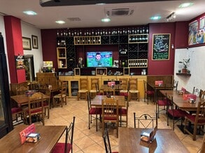 Retail in Madrid, Madrid to rent Interior Photo- Image 2 of 8