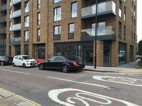 Plough Way, London to rent Building Photo- Image 2 of 4