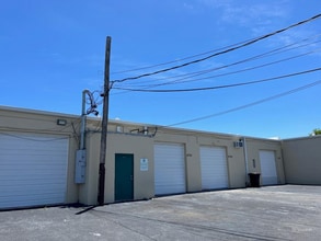 4530-4534 NE 11th Ave, Oakland Park, FL to rent Interior Photo- Image 2 of 2