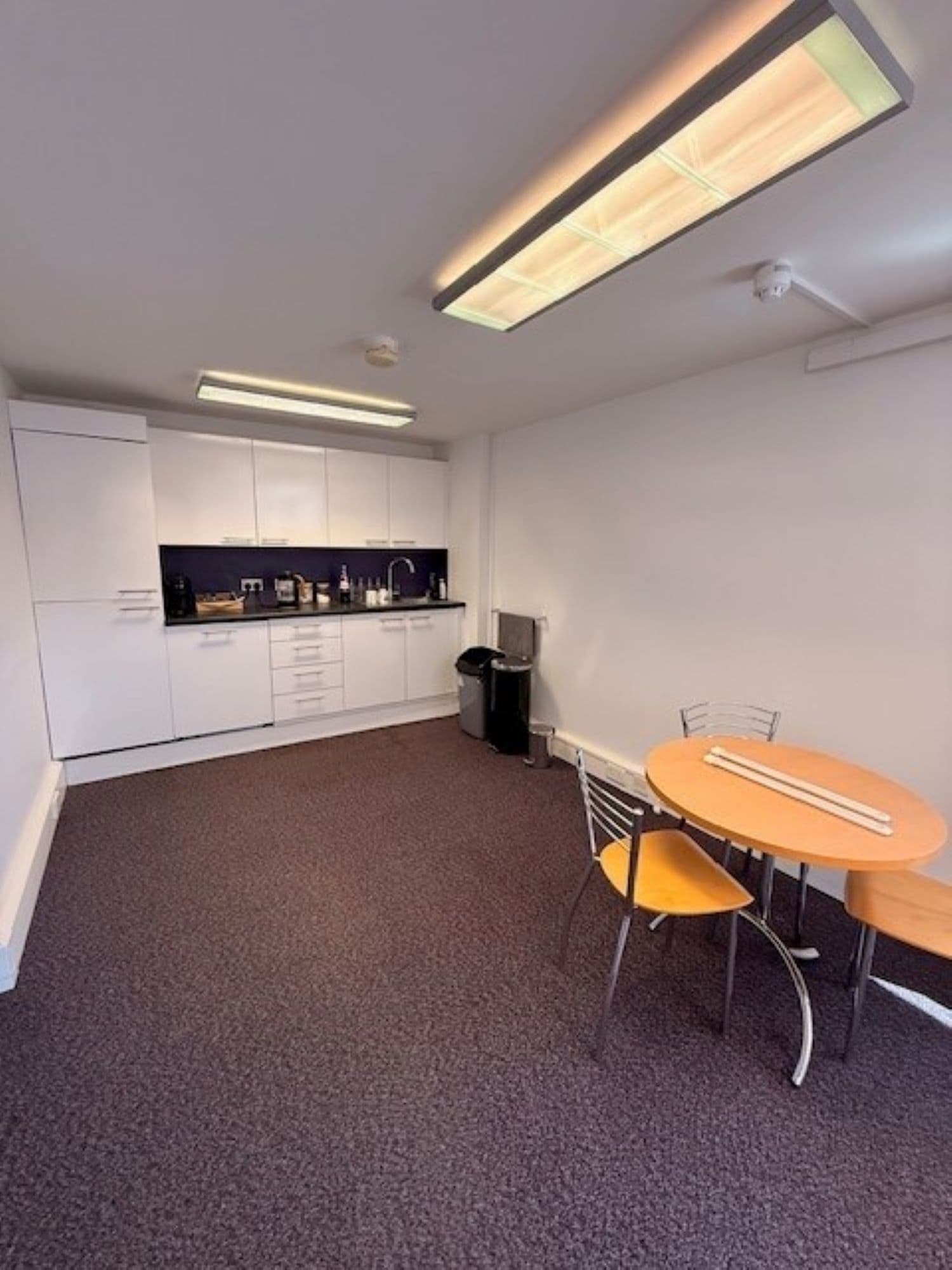 Chilton Business Centre, Aylesbury to rent Interior Photo- Image 1 of 5