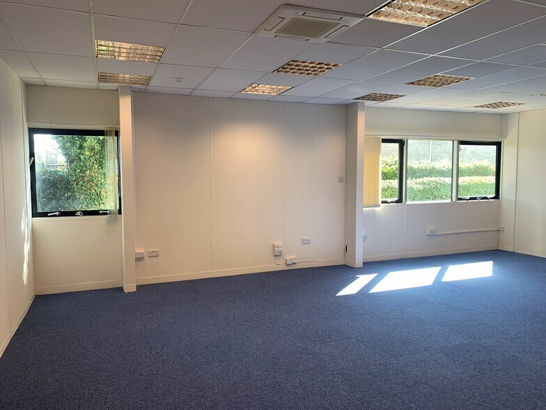 1-3 Bond Ave, Milton Keynes to rent - Building Photo - Image 2 of 9