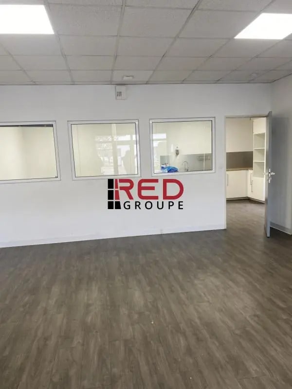 Location Local d'activités 90 m² - Photo 1
