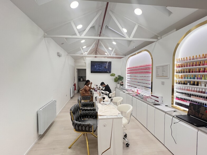 51 Chalk Farm Rd, London for sale - Interior Photo - Image 2 of 8