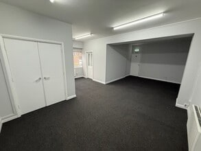 Revenge Rd, Chatham to rent Interior Photo- Image 2 of 7