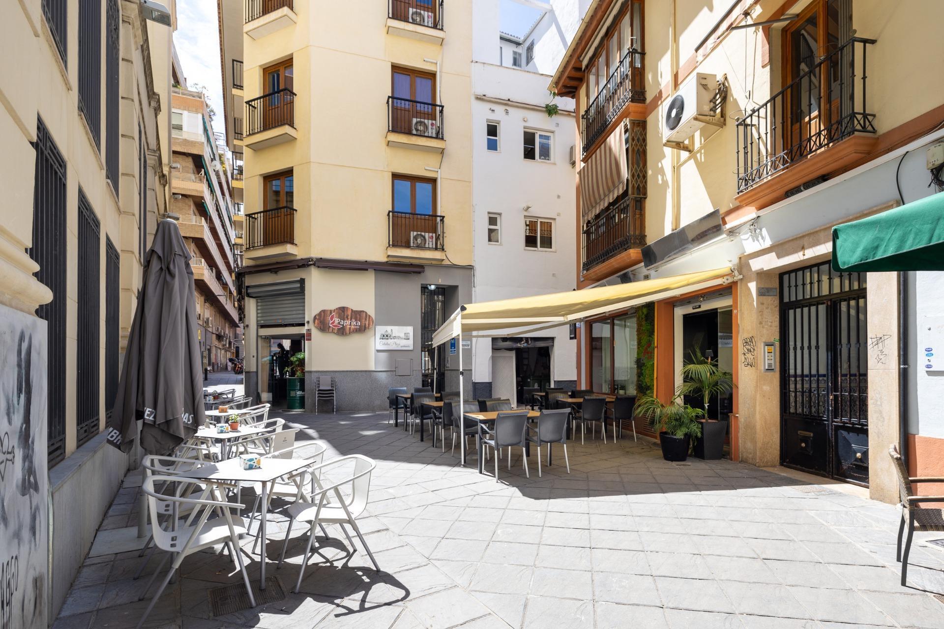 Retail in Granada for sale Building Photo- Image 1 of 21