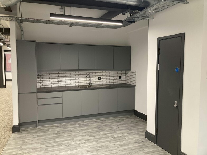 Womanby St, Cardiff to rent - Building Photo - Image 2 of 6