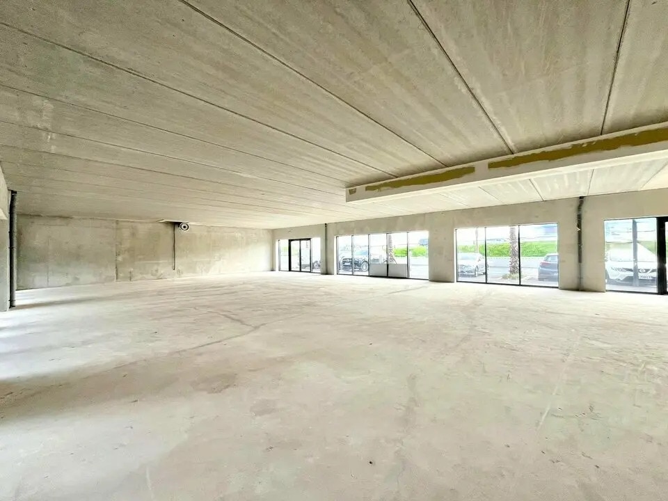Location Commerce 120 m² - Photo 1